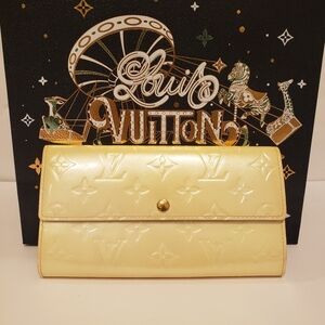 💖100% AUTHENTIC Louis Vuitton Yellow Vernis Embossed Sarah Wallet, Pre-Loved